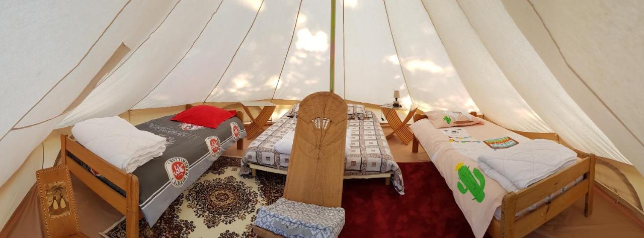 Camping La Petite Houmee Curzay-sur-Vonne Exterior photo