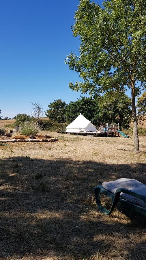 Camping La Petite Houmee Curzay-sur-Vonne Exterior photo